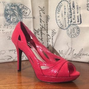 White House Black Market Callie pump